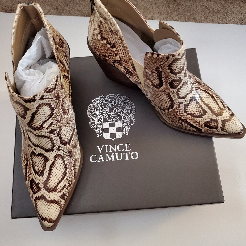 Pre-loved Vince Camuto Gradina Block Heel Bootie. Worn 1x for 4 hours. No box.